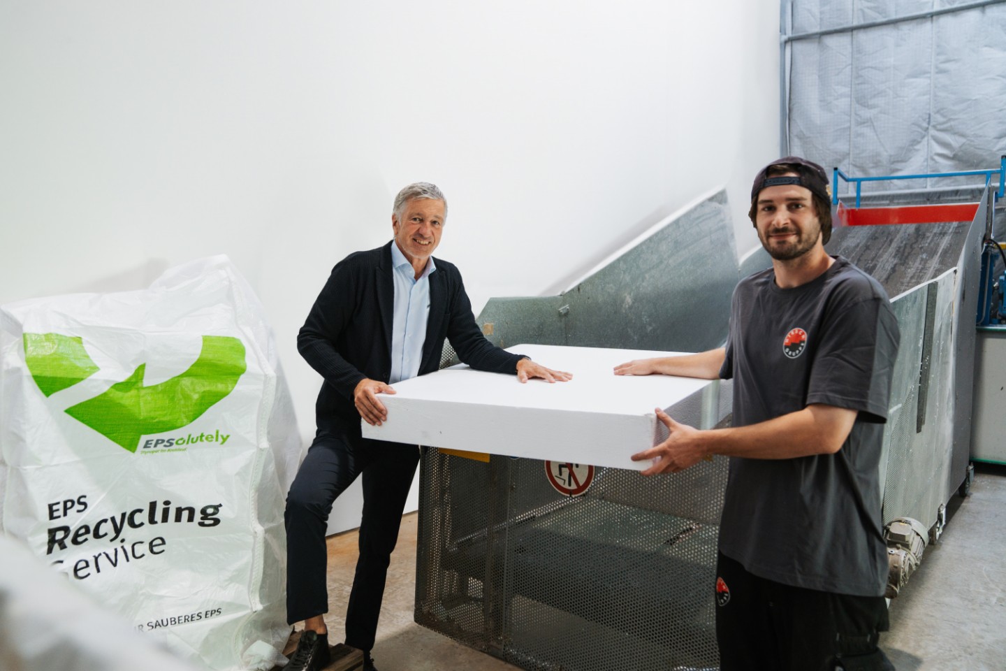 HIRSCH Porozell EPSolutely DI Harald Kogler CEO HIRSCH Servo Gruppe mit Mitarbeiter